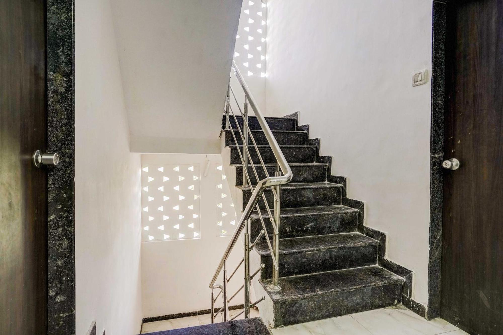 Super Hotel O Nashik Near Vijay Mamta Theatre Formerly Sahara Inn Εξωτερικό φωτογραφία