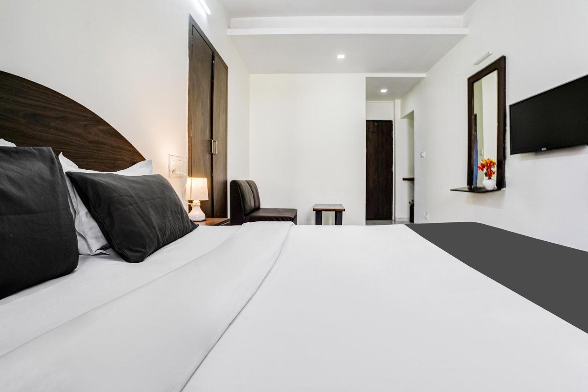 Super Hotel O Nashik Near Vijay Mamta Theatre Formerly Sahara Inn Εξωτερικό φωτογραφία