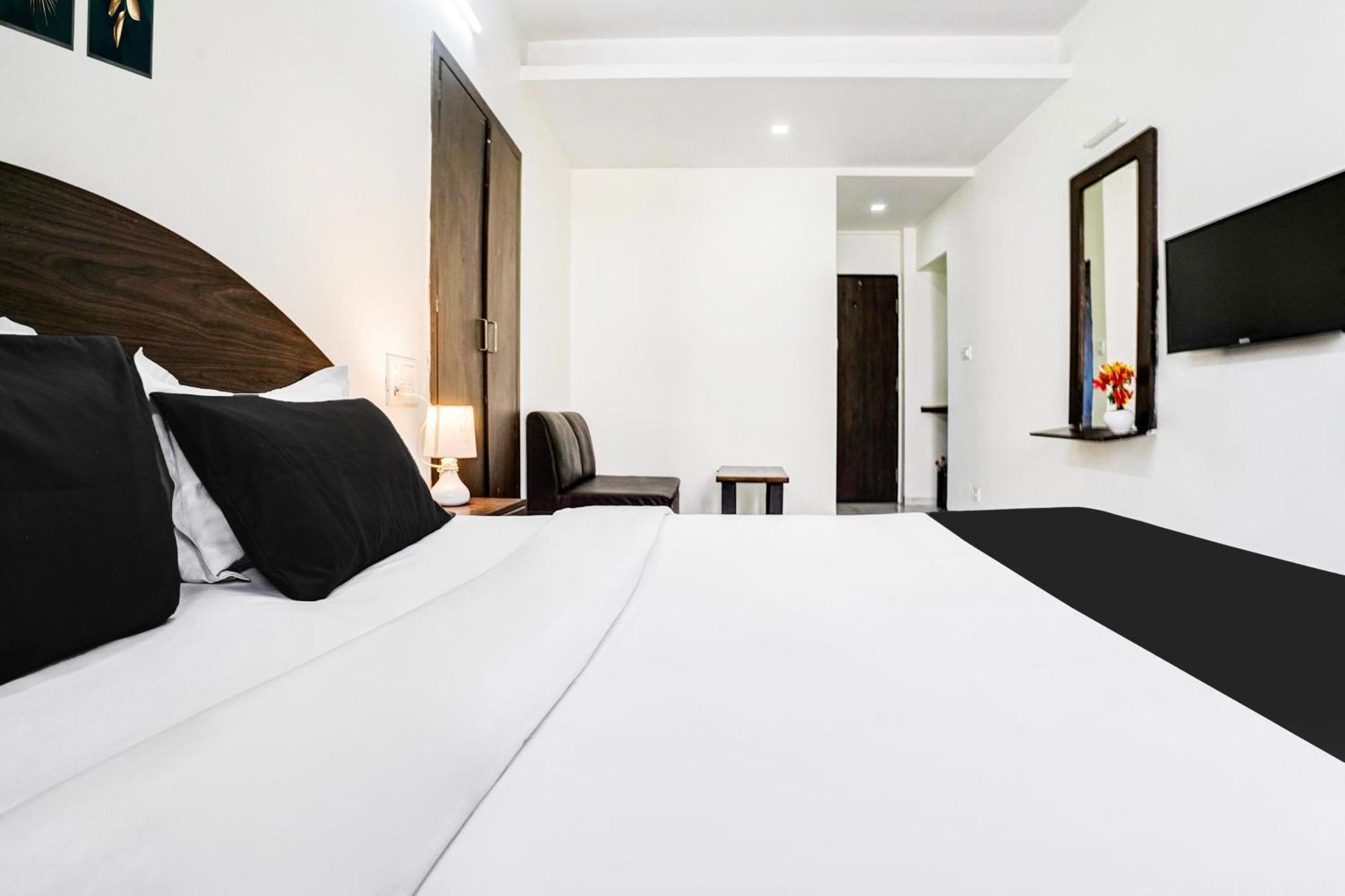 Super Hotel O Nashik Near Vijay Mamta Theatre Formerly Sahara Inn Εξωτερικό φωτογραφία
