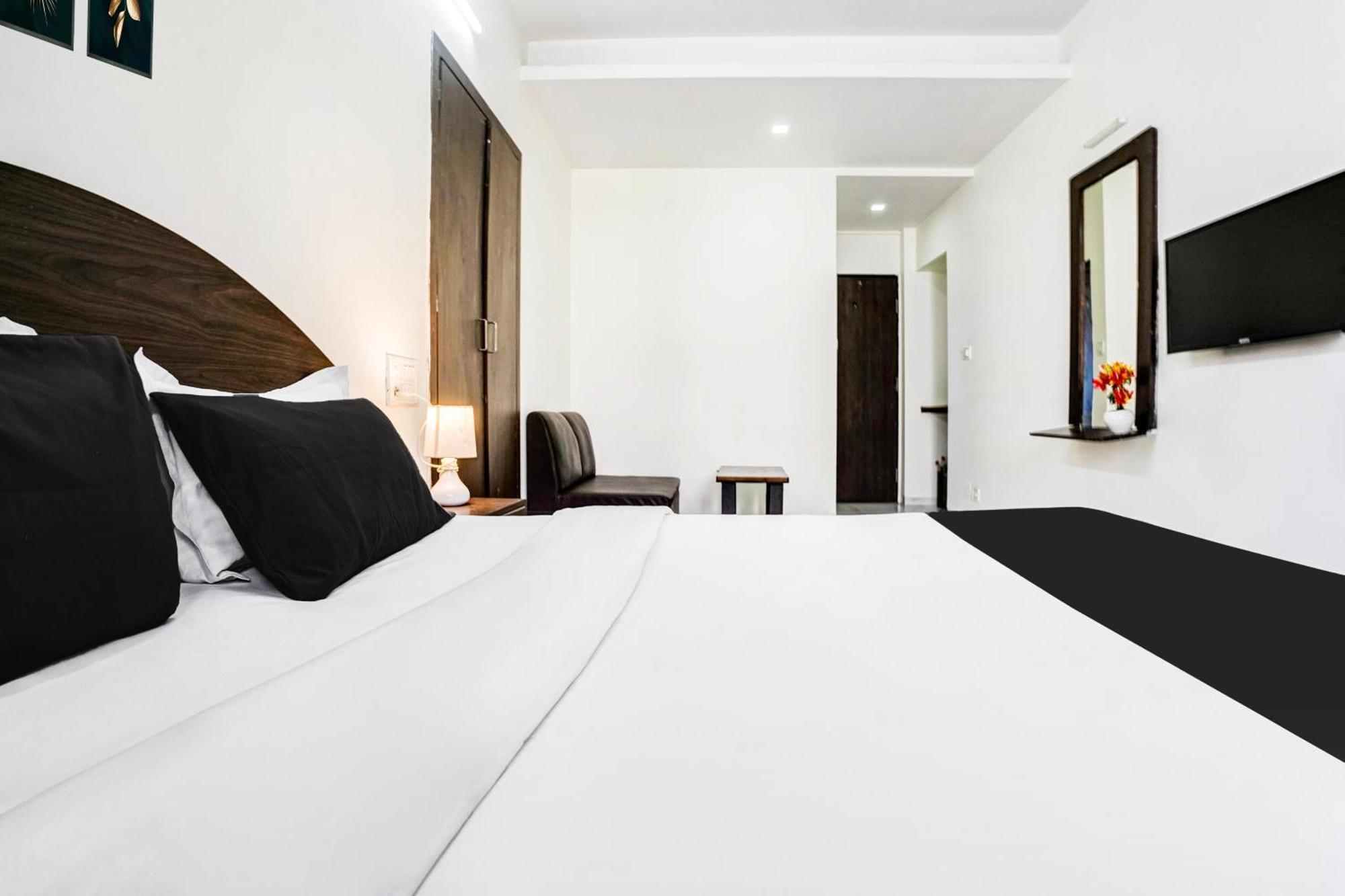 Super Hotel O Nashik Near Vijay Mamta Theatre Formerly Sahara Inn Εξωτερικό φωτογραφία
